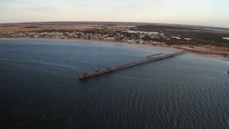 Luftaufnahme-Per-Drohne-Auf-Das-Unberührte-Blaue-Wasser-Der-Coffin-Bay,-Südaustralien