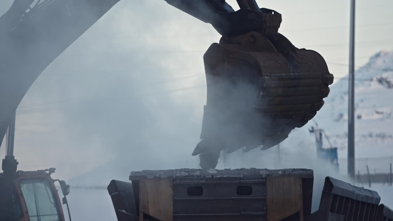 굴착기 로딩 덤프 트럭 겨울 조건