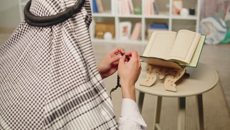 muslim man praying