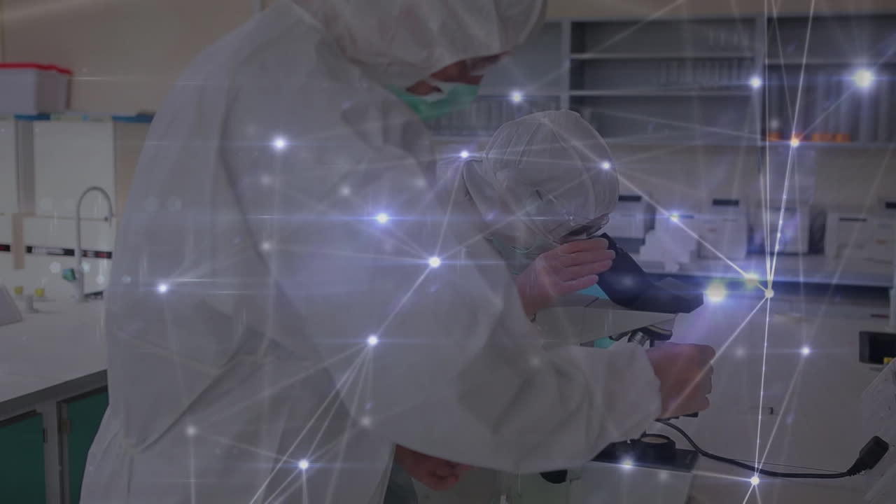 보호 장비의 과학자들은 실험실 애니메이션에서 covid-19를 연구합니다.