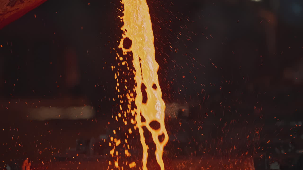 녹은 금속을 부는 것