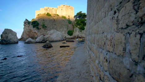 Fuerte-Lovrijenac-Y-Muralla-De-Dubrovnik,-Croacia.