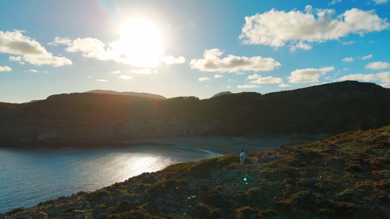 Sopra le nuvole: alba epica a Cala Torta