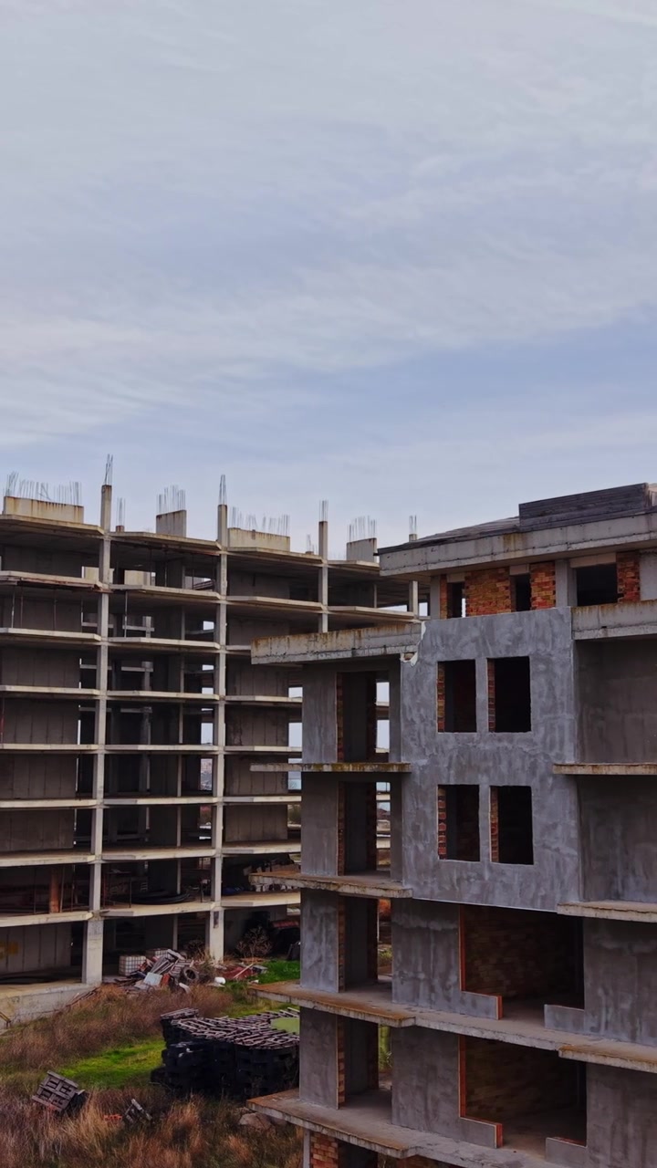 Sviluppo urbano in corso in un cantiere edile visto dall'alto