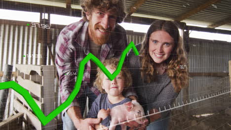 familia sonriente en el granero con animación de gráfico financiero verde en primer plano