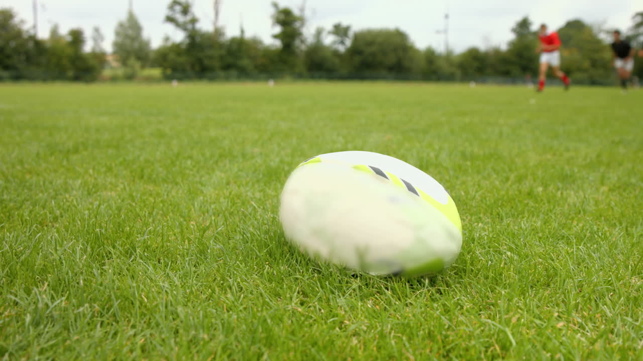 함께 달리는 럭비 선수 들