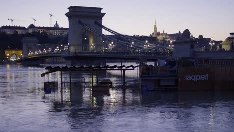 liberty bride with lights on view during the danube flood of 2024, from pest side