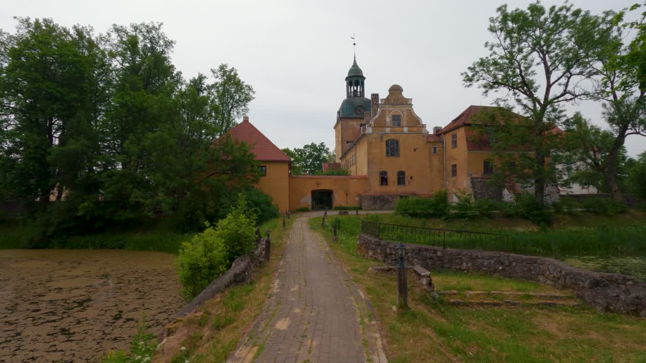 라트비아 북부 비지메의 스트라우페 마을에 있는 젤스트라우페 중세 성