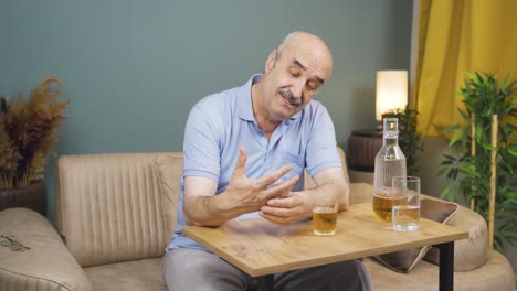 Alcoholic-old-man-fights-with-his-wife.