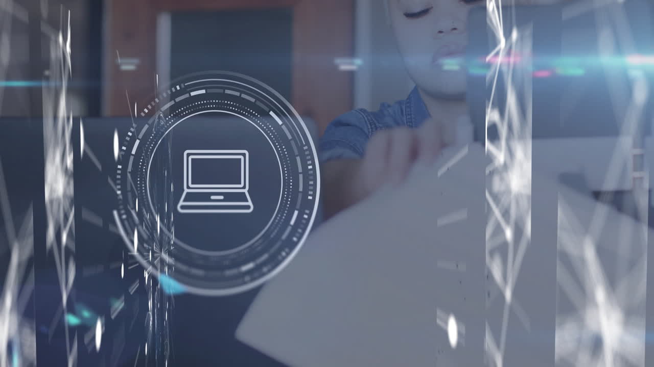 animación de icono de computadora con conexiones sobre mujer caucásica usando portátil