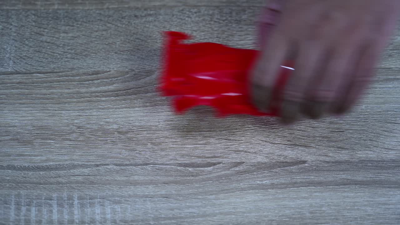 타미야 미니 4x4의 테스트로 오른쪽으로 이동하기 위해 밀려온 자동차 바디