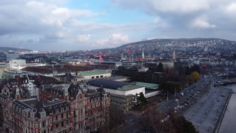 Aerial-View-Of-General-Guisan-Quai-Road-In-The-City-Of-Zurich,-Switzerland