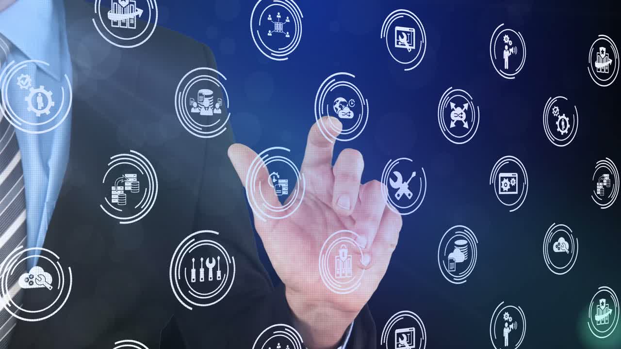 hombre de negocios tocando la pantalla de la interfaz digital virtual