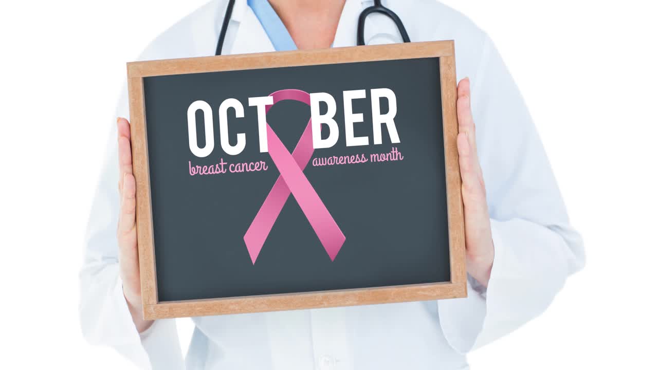 Animação de logotipo de fita rosa com texto sobre câncer em quadro-negro sobre um médico.