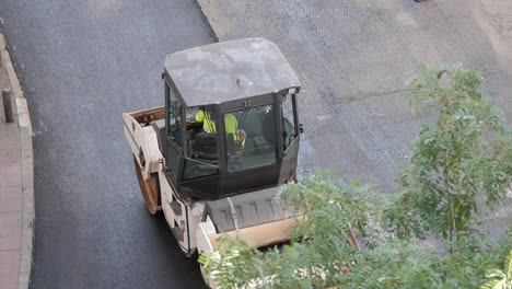 Asphaltverdichtung-Mit-Zweiwalzen-Straßenwalzenfahrzeug-Während