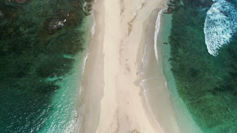 Türkisfarbenes,-Klares-Meerwasser-Rund-Um-Den-Sand-Des-Strandes-Von-San-Juanillo,-Costa-Rica,-4K-Drohne-Aus-Der-Vogelperspektive