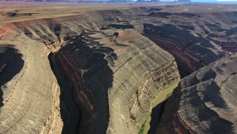 Aerial-View-Of-Goosenecks-State-Park-With-A-Deep-Meander-Of-The-San-Juan-River-In-Utah,-USA