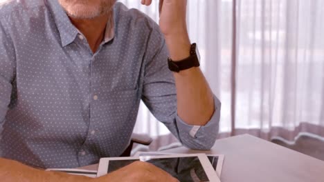 Businessman-working-on-laptop