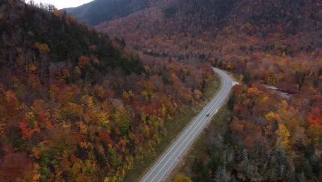 Vista-Aérea-Del-Follaje-Otoñal-Del-Bosque-Nacional-White-Mountain-New-Hampshire