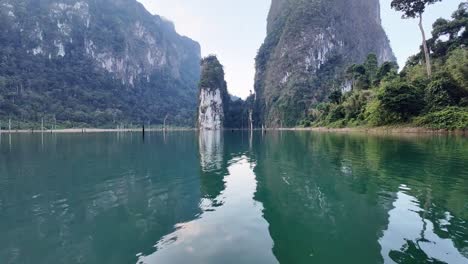 entrar en los destinos turísticos populares a través de surat thani en tailandés