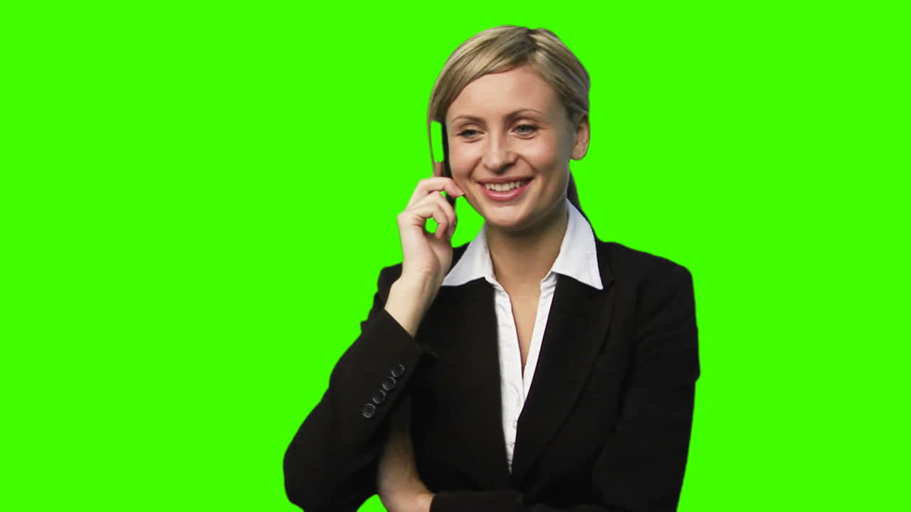 Donna d'affari sicura di sé su schermo verde
