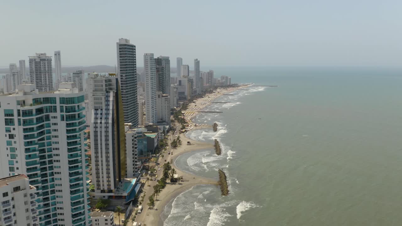 toma cinemática de la playa de bocagrande y la costa de cartagena
