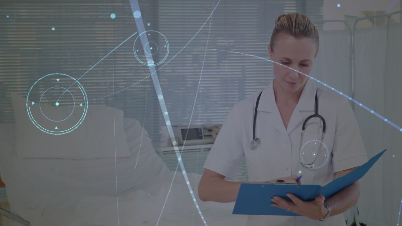 animación de procesamiento de datos sobre una doctora caucásica con clipboard