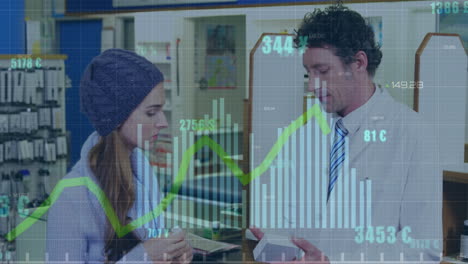 animación del procesamiento de datos financieros sobre un farmacéutico caucásico y una paciente.