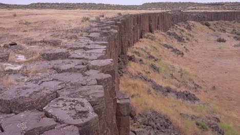 pov flight along top rim of basalt rock columns in channeled scablands