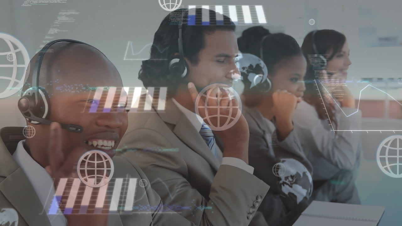 사무실에서 전화 헤드 ⁇ 으로 이야기하는 다양한 동료들에 대한 통계 데이터 처리의 애니메이션