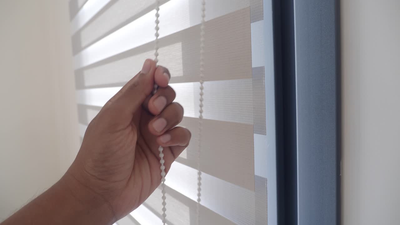Adjusting window blinds