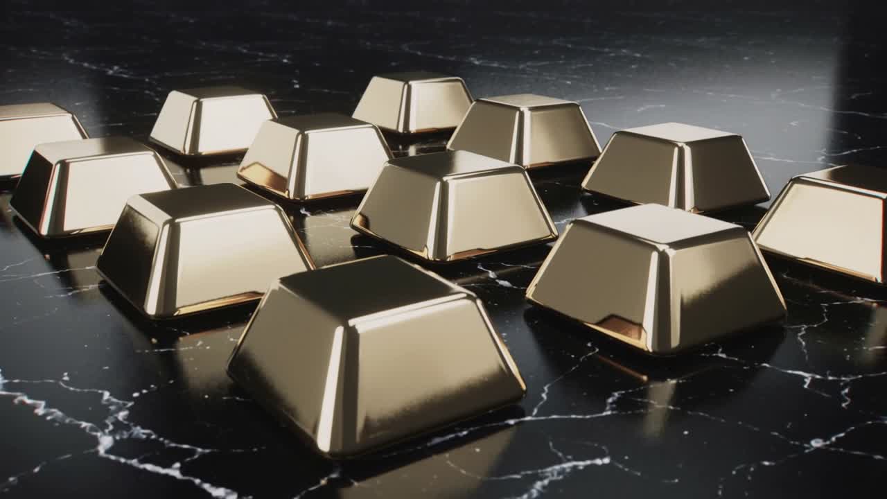 Telecamera in movimento che rivela blocchi trapezoidali d'oro lucidato su un piano di marmo nero, enfatizzandone la lucentezza