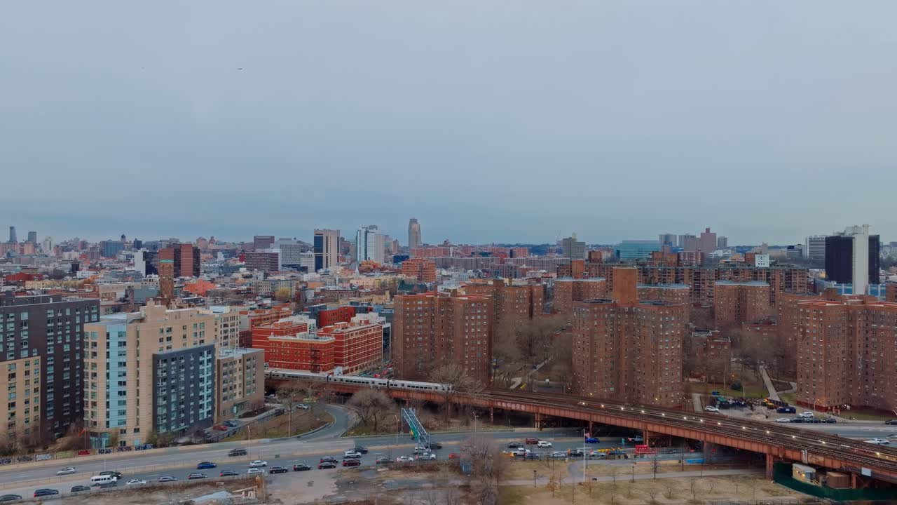 tiro descendente de la ciudad de harlem nueva york, drone 4k, día