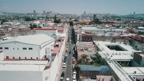 Vista-De-Un-Rellano-En-El-Centro-De-Queretaro-Y-Transito-Local