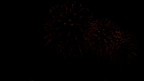 국가 공휴일, 새해 파티 또는 축제 이벤트 중에 밤에 하늘에서 실제 황금 불꽃 축제의 4k 완벽한 루프