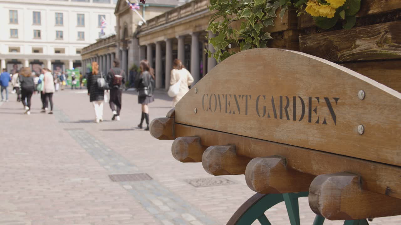 старомодная рыночная тележка с знаком для ковент-гарден, лондон, великобритания 2