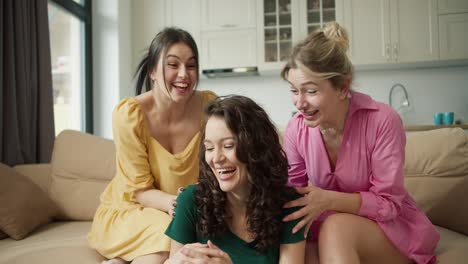 Female-friends-being-surprised-by-good-news