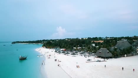 坦桑尼亞的天堂夢想海灘 (paradise dream beach zanzibar) 的一個豪華度假村飯店的完美空中無人機景色