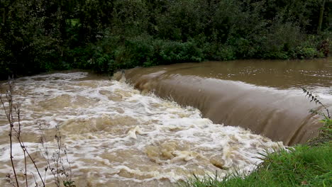 The-river-Gwash-flowing-through-the-village-of-Braunston-in-Rutland-heavily-swollen-after-heavy-rains