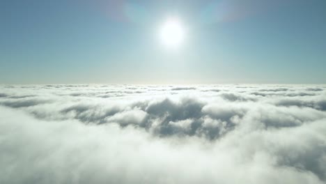 Hermoso-Mar-Blanco-De-Nubes