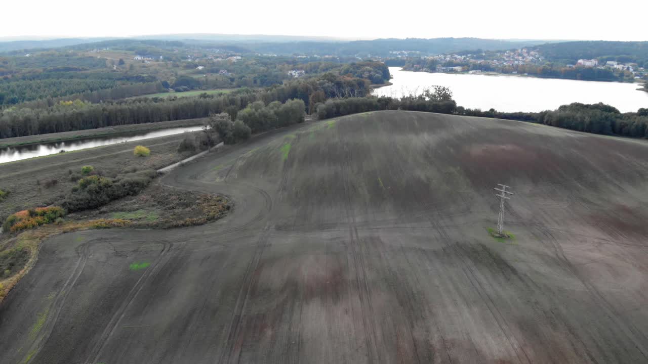 폴란드 포메라니안 지구 콜부디의 초원과 호수