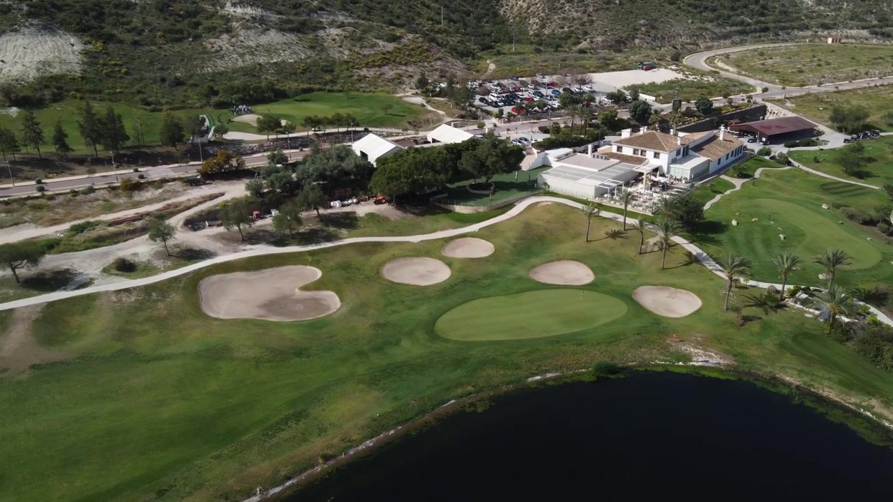 Veduta aerea della clubhouse del golf club Font del Llop. Alicante, Spagna