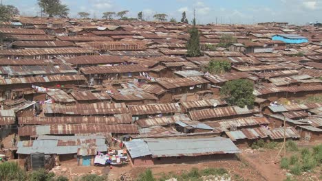 vistas a una zona de tugurios en nairobi, kenia