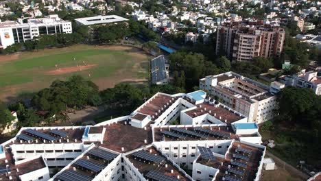 洛奧拉學院 (loyola college) 是一個由耶穌會經營的私立天主教高等教育機構,位於印度泰米爾納都州的<unk>奈.