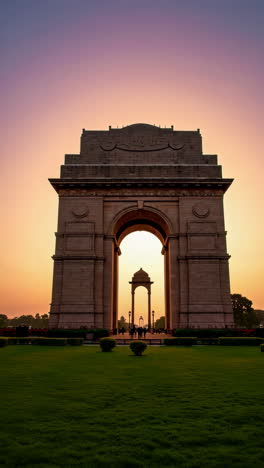 india gate at sunrise/sunset