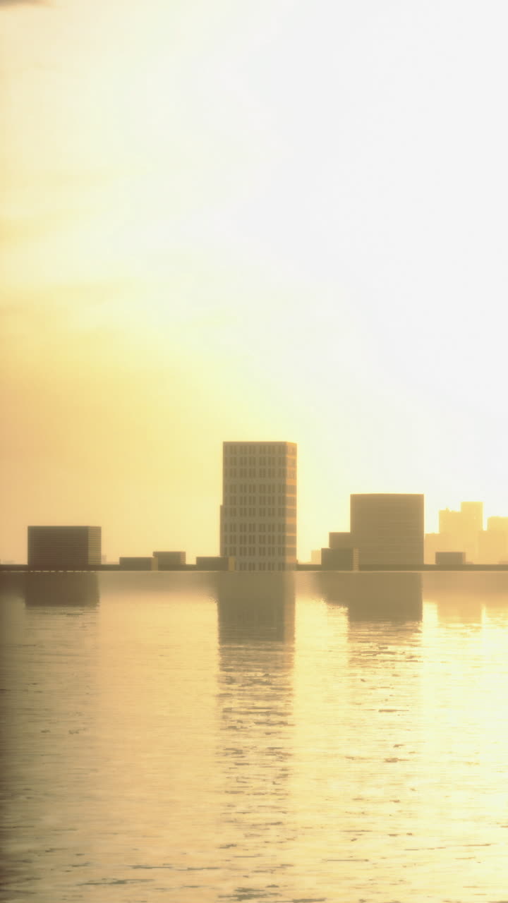 Los edificios de la ciudad reflejan la luz del sol en la superficie del agua durante la hora del atardecer