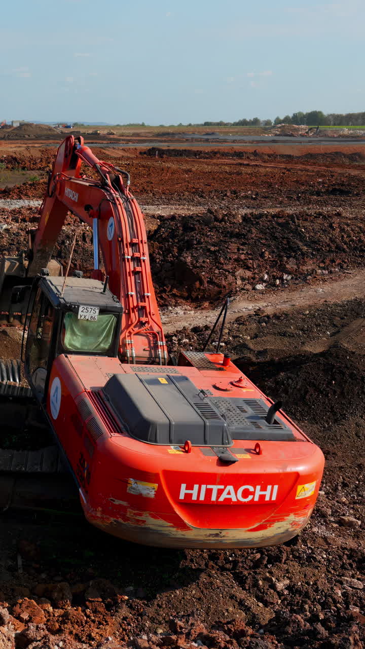 excavadora en el sitio de construcción