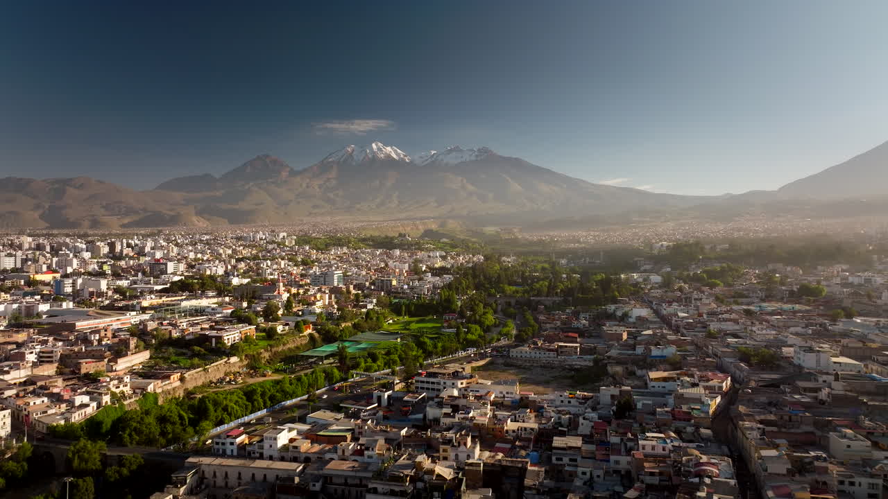 Aéreo, metrópolis urbana de Arequipa, paisaje urbano peruano, turismo