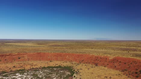 Drone-footage-of-Wolfe-Creek-Crater,-Tanami-Desert,-Western-Australia