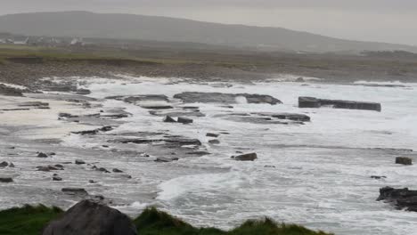 North-Atlantic-crashing-waves,-rainy-day-panorama-in-County-Mayo